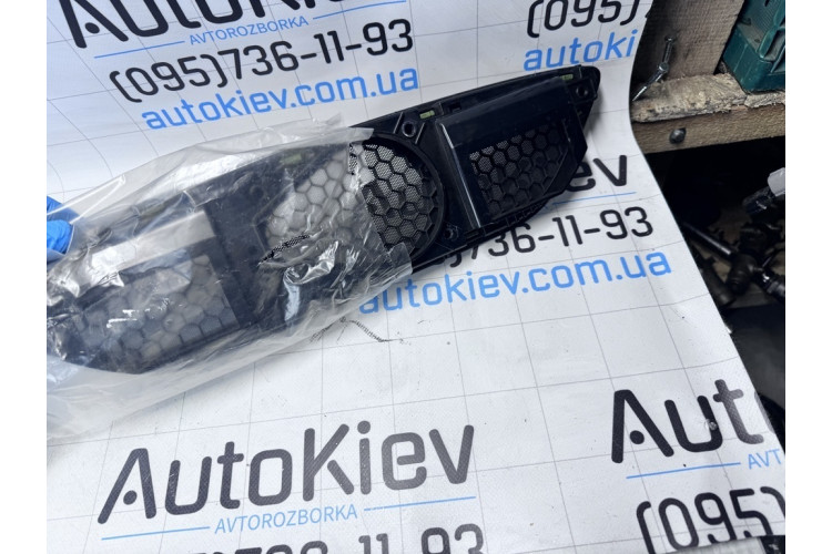 Заглушка консолі VW Touareg 2010-2018 7P6819153 Заглушка консолі VW Touareg 2010-2018 7P6819153