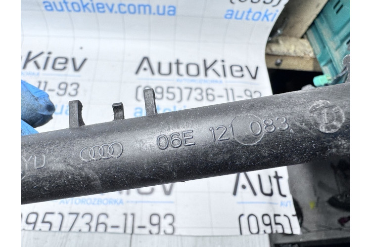 Трубка водяна Audi A6 [C6,4F] 2004-2011 06E121083