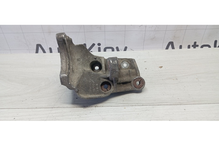 Кронштейн насоса підсилювача рульового керування Audi Q7 [4L] 2005-2015 07P145879H