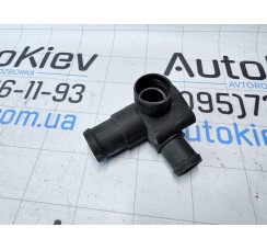 Фланець системи охолодження (трійник) Audi A6 [C4] 1994-1997