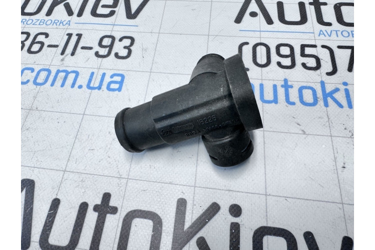 Фланец системы охлаждения (тройник) VW Golf II/Jetta II 1983-1992 18226 Фланец системы охлаждения (тройник) VW Golf II/Jetta II 1983-1992 18226