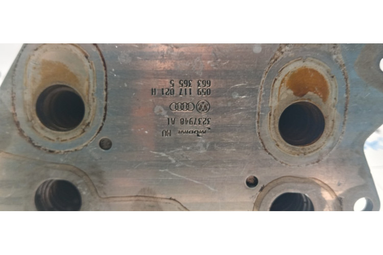 Теплообмінник радіатор масляний (холодильник під фільтром) Audi Q5 [8R] 2008-2017 059117021H