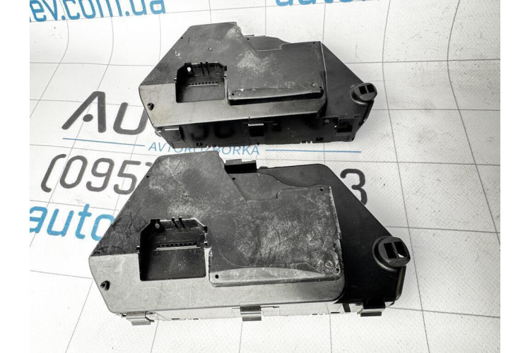 Переключатель регулировки сиденья зад лев Mercedes Benz W220 1998-2005 2208211558