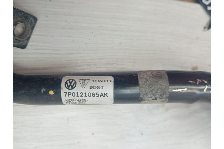 Трубка системы охлаждения жидкости VW Touareg 2010-2018 7P0121065AK Трубка системы охлаждения жидкости VW Touareg 2010-2018 7P0121065AK