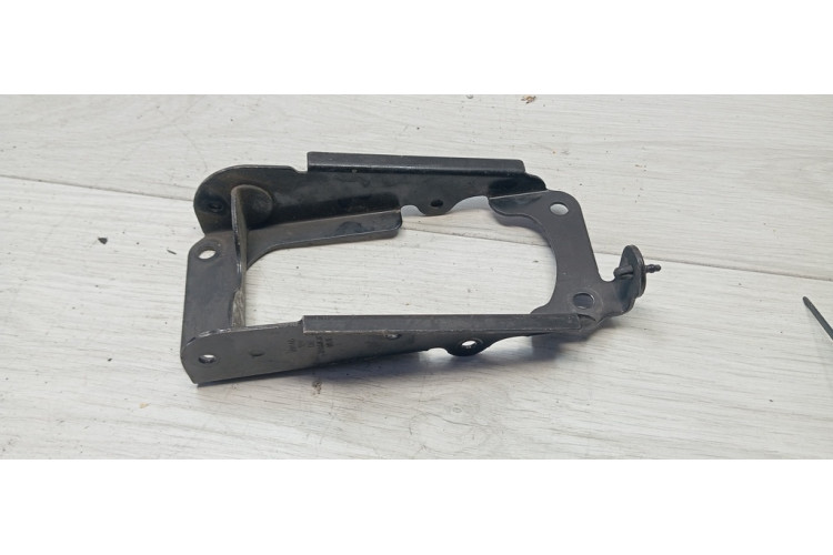 Кронштейн вакуумного насосу VW Touareg 2010-2018 7P0614143C