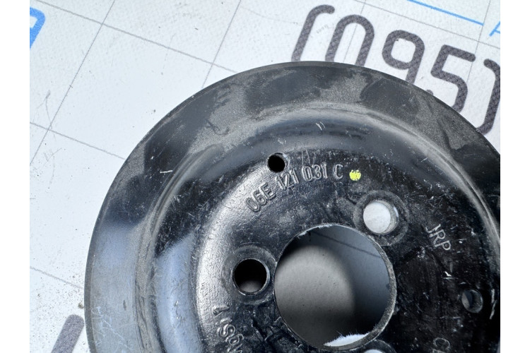 Шків водяного насосу Audi A8 [4E] 2002-2010 06E121031C