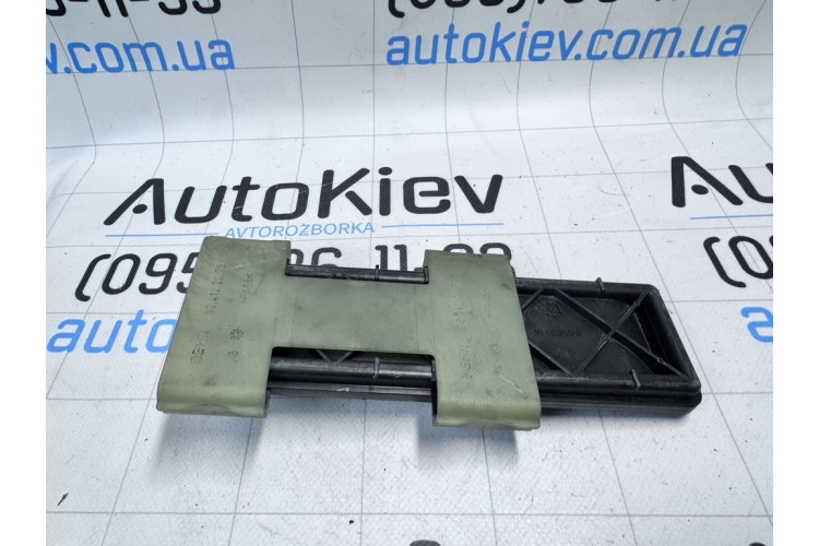 Крышка фильтра угольного Mercedes Benz W220 1998-2005 9041220807 Крышка фильтра угольного Mercedes Benz W220 1998-2005 9041220807