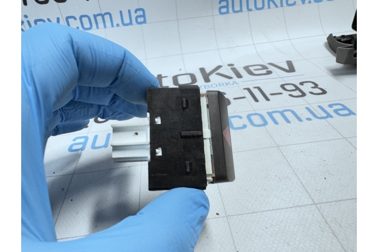 Кнопка аварийной сигнализации VW Passat [B7] 2011-2015 561953509B