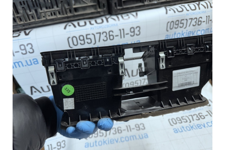 Дефлектор вентиляции центральный VW Passat [B7] 2011-2015 561819728