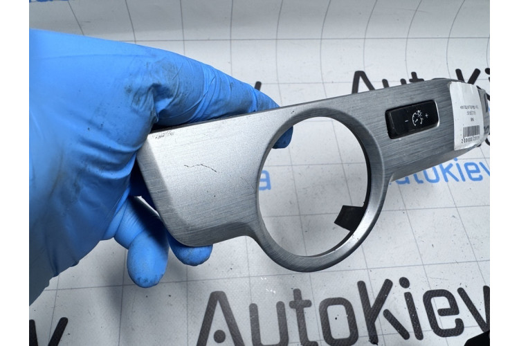 Накладка торпедо VW Passat [B7] 2011-2015 561857211B