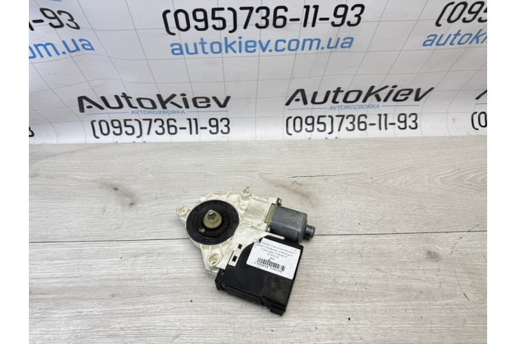 Електродвигун склопідйомника двері передньої правої Volkswagen Passat [B7] 2011-2015 561959702