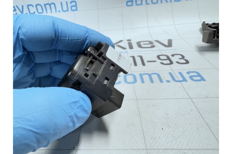 Управление зеркалами Toyota Camry V50 2011-2018 8487202200 Управление зеркалами Toyota Camry V50 2011-2018 8487202200