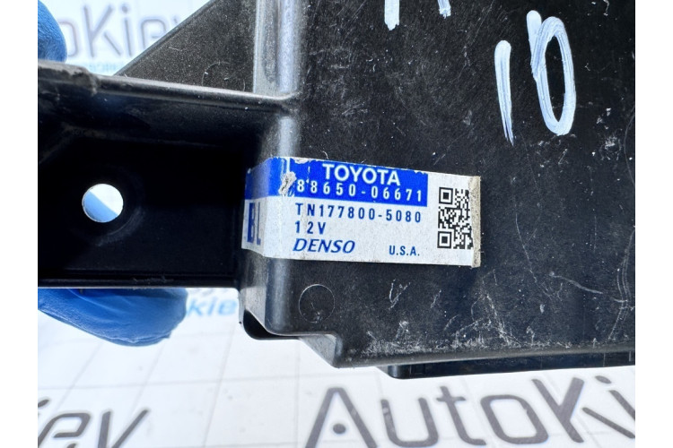 Блок управления кондиционером Toyota Camry V30 2001-2006 8865006671