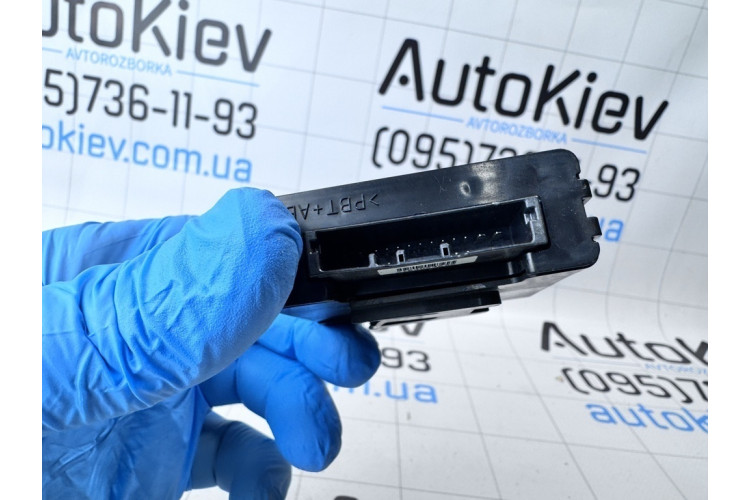 Електронний блок керування Lexus ES 2012-2018 8922733040 Електронний блок керування Lexus ES 2012-2018 8922733040