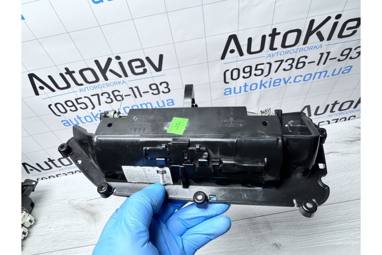 Попільничка бардачок чорна Audi A8 [4H] 2010-2017 4H4857405A