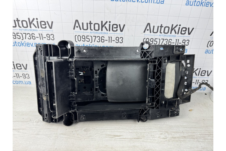 Підлокітник задній (чорного кольору) Audi A8 S8 D4 4H 2010-2017 4H0885076L