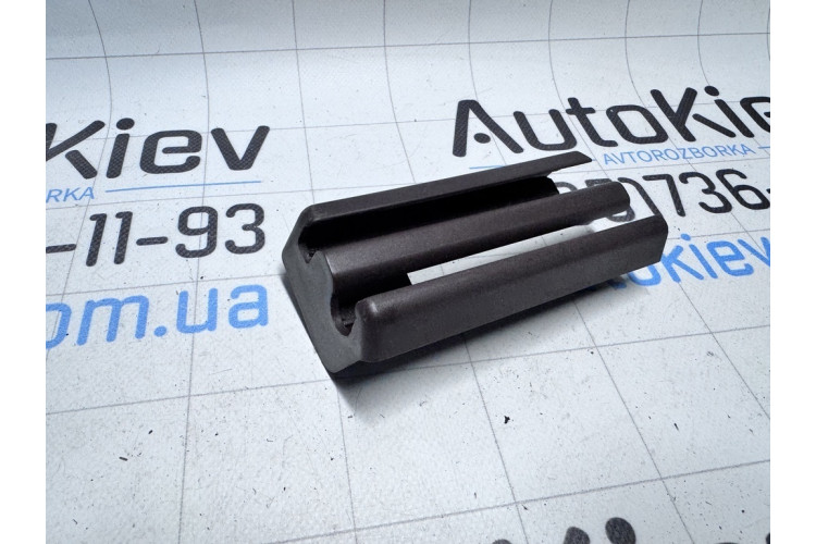 Накладка напрямної Audi A8 [4H] 2010-2017 4H1881350