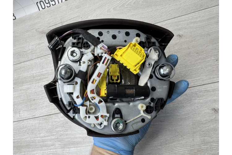 Подушка AIRBAG безпеки водія коричнева Audi A8 [4H] 2010-2017 4H0880201S