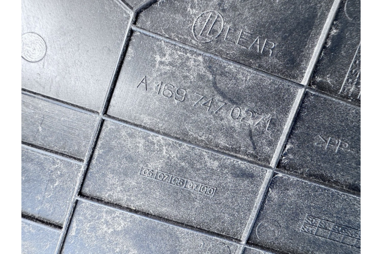 Обшивка/накладка крышки багажника Mercedes Benz A-Class W169 2004-2012 A1697470271