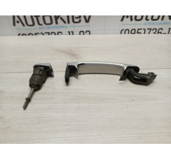 Ручка зовнішня передня ліва + личинка колір срібло VW Passat [B5] 1996-2000