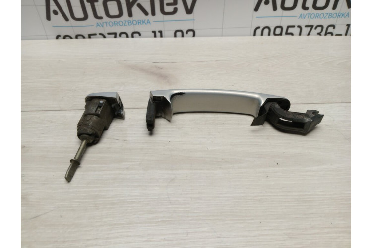 Ручка наружная передняя левая+личинка цвет серебро VW Passat [B5] 1996-2000 3B0837207