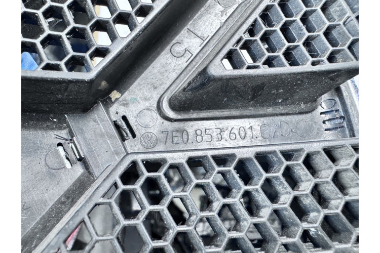 Емблема решітки радіатора VW Transporter T5 2003-2015 7E0853601C