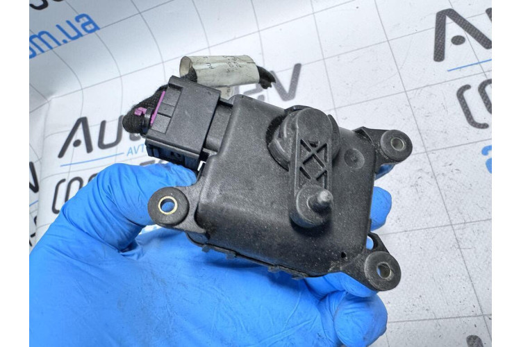 Привід заслінки пічки Audi A6 [C5] 1997-2004 4B1820511B