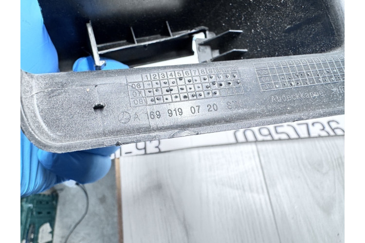 Заглушка сидения Mercedes Benz W245 B-klasse 2005-2011 A1699190720