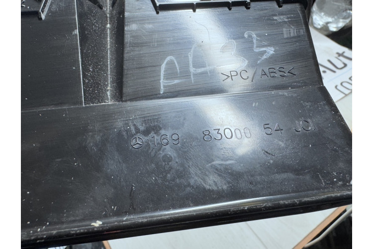 Дефлектор воздушный ВНУТРЯНКА Mercedes Benz W245 B-klasse 2005-2011 A1698300054