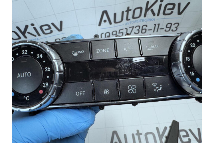 Блок управління клімат контролем Mercedes Benz W218 CLS 2011-2017 A2049003803 Блок управління клімат контролем Mercedes Benz W218 CLS 2011-2017 A2049003803