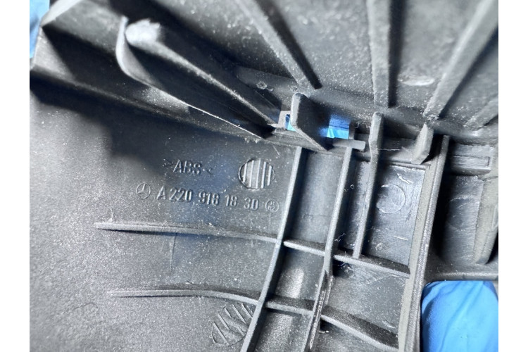 Заглушка сиденья передний правый Mercedes Benz W220 1998-2005 A2209181830 Заглушка сиденья передний правый Mercedes Benz W220 1998-2005 A2209181830