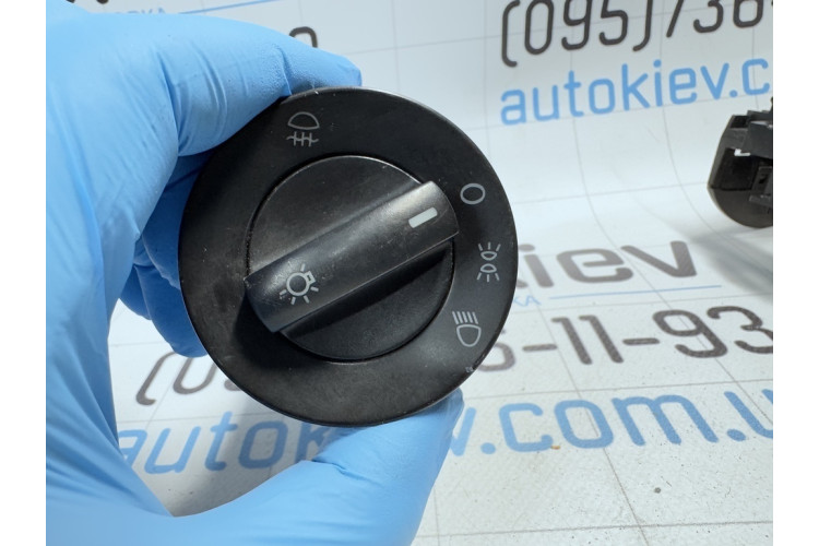 Перемикач світла фар на торпедо VW Polo 2001-2009 6Q0941531M
