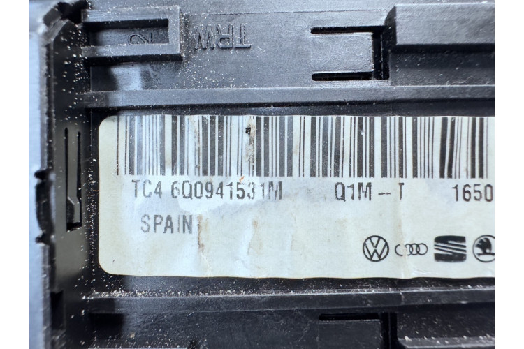 Перемикач світла фар на торпедо VW Polo 2001-2009 6Q0941531M