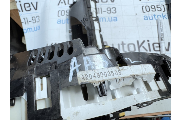 Панель приборов Mercedes Benz W204 2007-2015 A2049003508