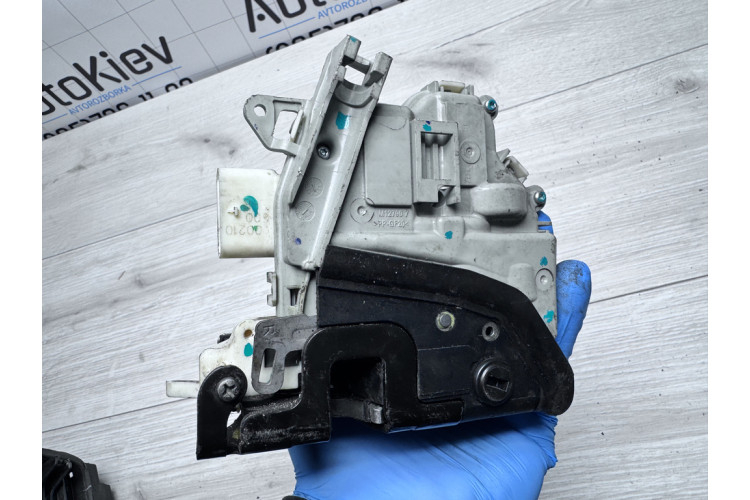 Замок двери задней правой Audi A4 [B8] 2007-2015 8K0839016C