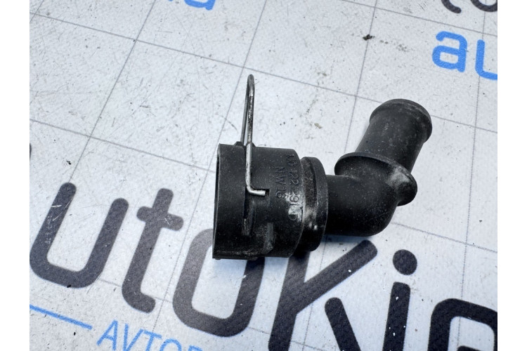 Сполучна муфта радіатора охолодження Skoda Octavia 1997-2000 1J0122291D