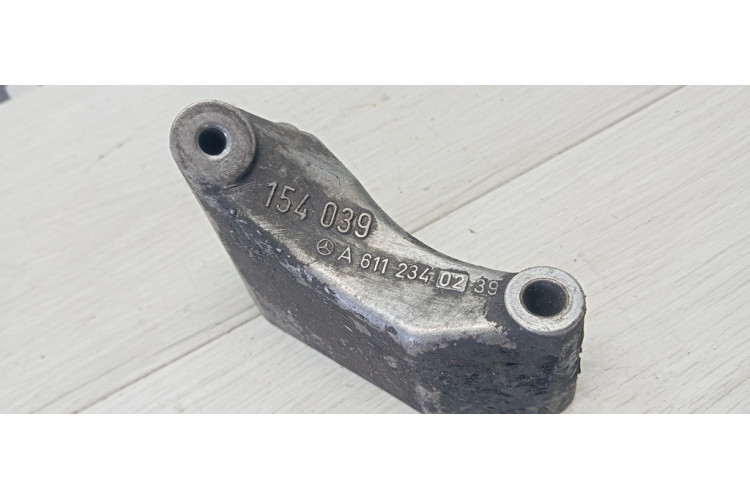 Кронштейн компресора кондиціонера Mercedes Benz W203 2000-2006 6112340239