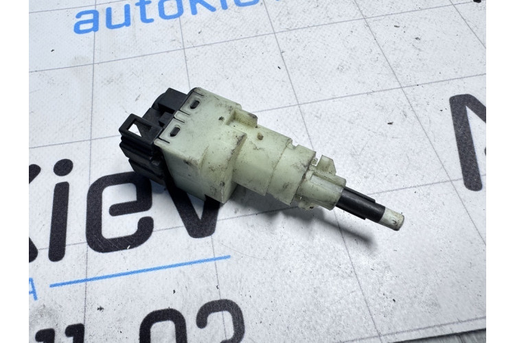 Датчик включения сцепления VW Transporter T5 2003-2015 7H0927189 Датчик включения сцепления VW Transporter T5 2003-2015 7H0927189