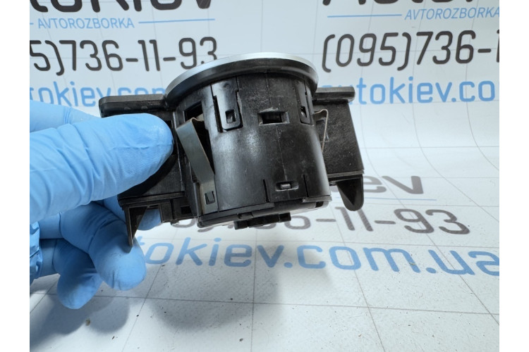 Перемикач світла фар Mercedes Benz C117 CLA 2013-2019 A2049053003 Перемикач світла фар Mercedes Benz C117 CLA 2013-2019 A2049053003