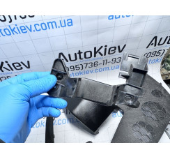 Напрямна ременя ліва Audi A8 [4H] 2010-2017