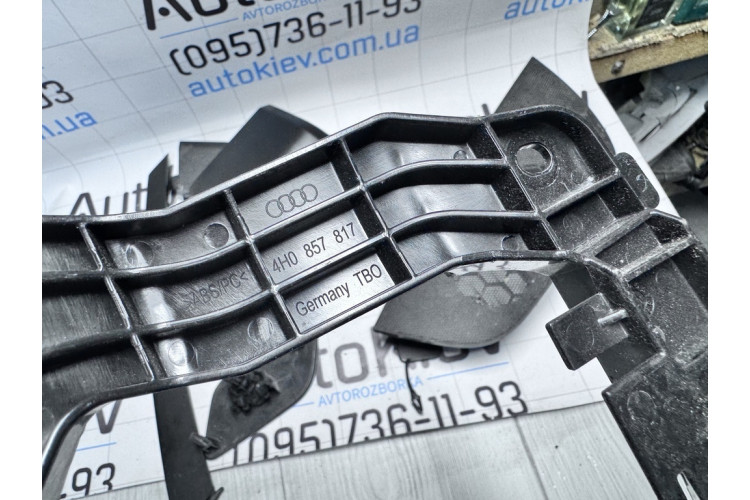 Напрямна ременя ліва Audi A8 [4H] 2010-2017 4H0857817