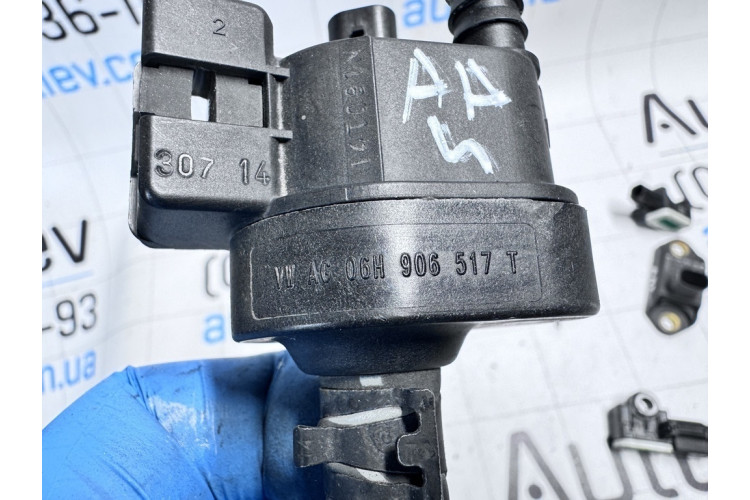 Клапан вентиляції газів паливного бака Audi A3 [8V] 2013-2020 06H906517T