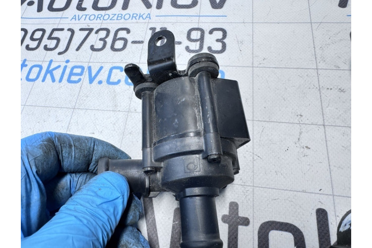 Насос стеклоомывателя VW Golf VI 2009-2013 5C0965561