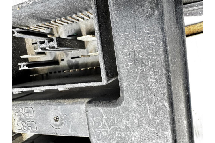 Блок запобіжників Land Rover Range Rover Sport 2005-2012 YQE500420