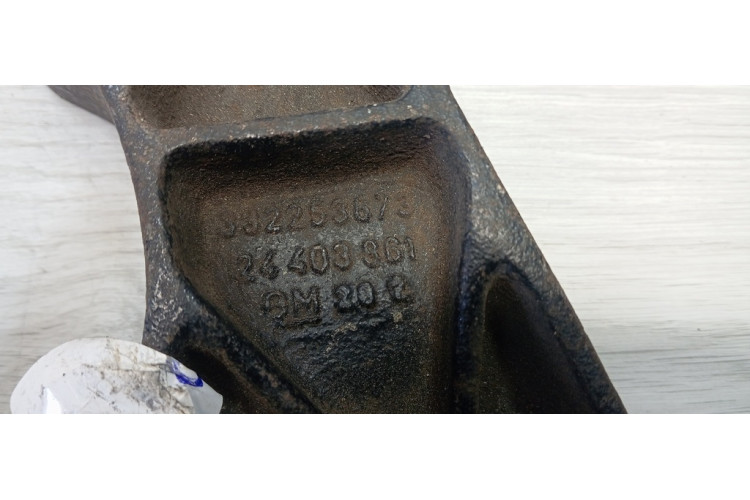 Кронштейн двигуна Opel Zafira A (F75) 1999-2005 24403861