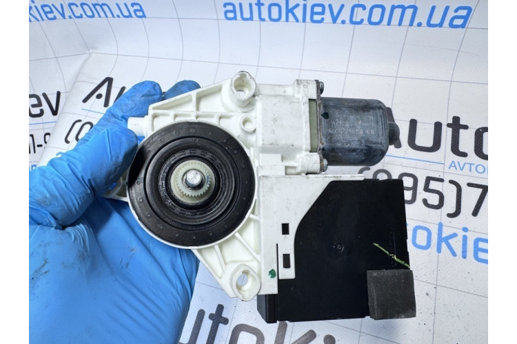 Мотор стеклоподъемника двери передней левой VW Passat CC 2008-2017 3C0959793B Мотор стеклоподъемника двери передней левой VW Passat CC 2008-2017 3C0959793B