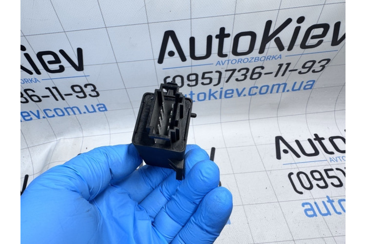 Блок керування підігрівом сидінь VW Polo 2001-2009 1Z0959772