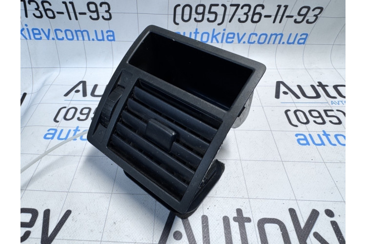 Решетка воздуховода левая VW Transporter T5 2003-2015 7E0819203