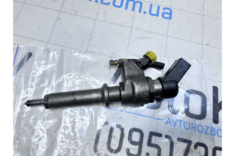 Форсунка впрыска топлива Peugeot 206 1998-2012 9636819380