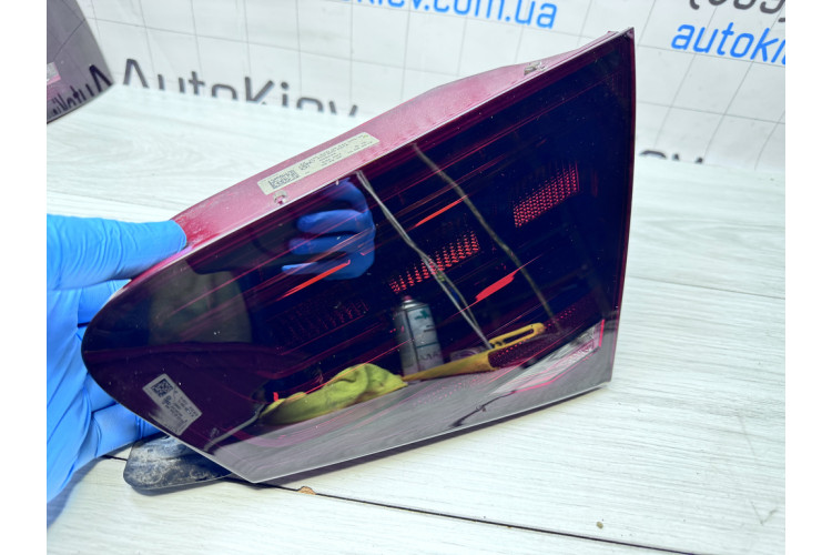 Фонарь задний правый внутренний Audi A8 [4H] 2010-2017 4H0945094A